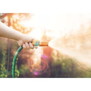Mangueira Flex Para Jardim 15 M Com Esgates Rosqueados, Esguicho e Suporte Tramontina